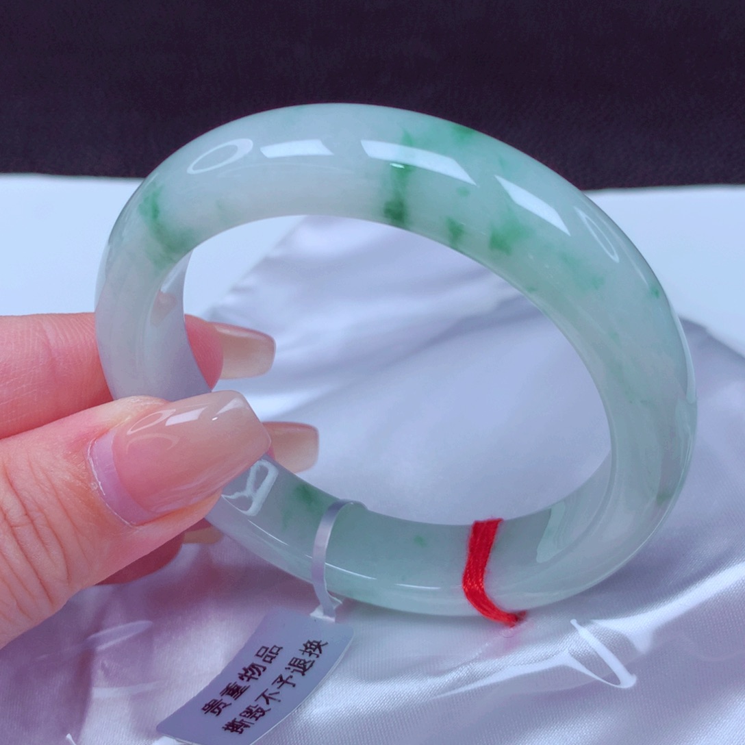 翡翠手镯未镶嵌手镯