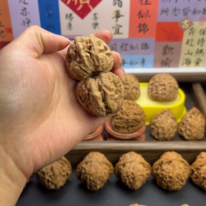 世***锁把件文玩核桃蛤蟆头