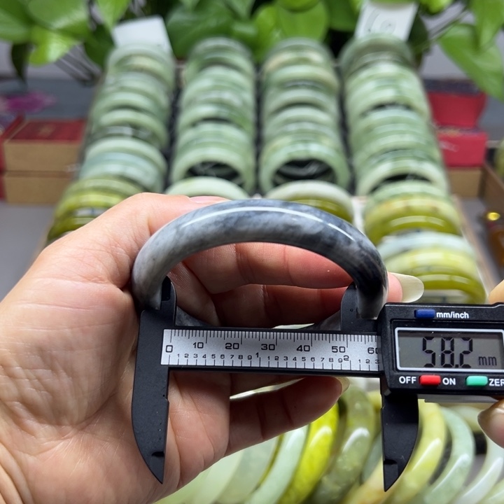 蛇纹石玉未镶嵌手镯5