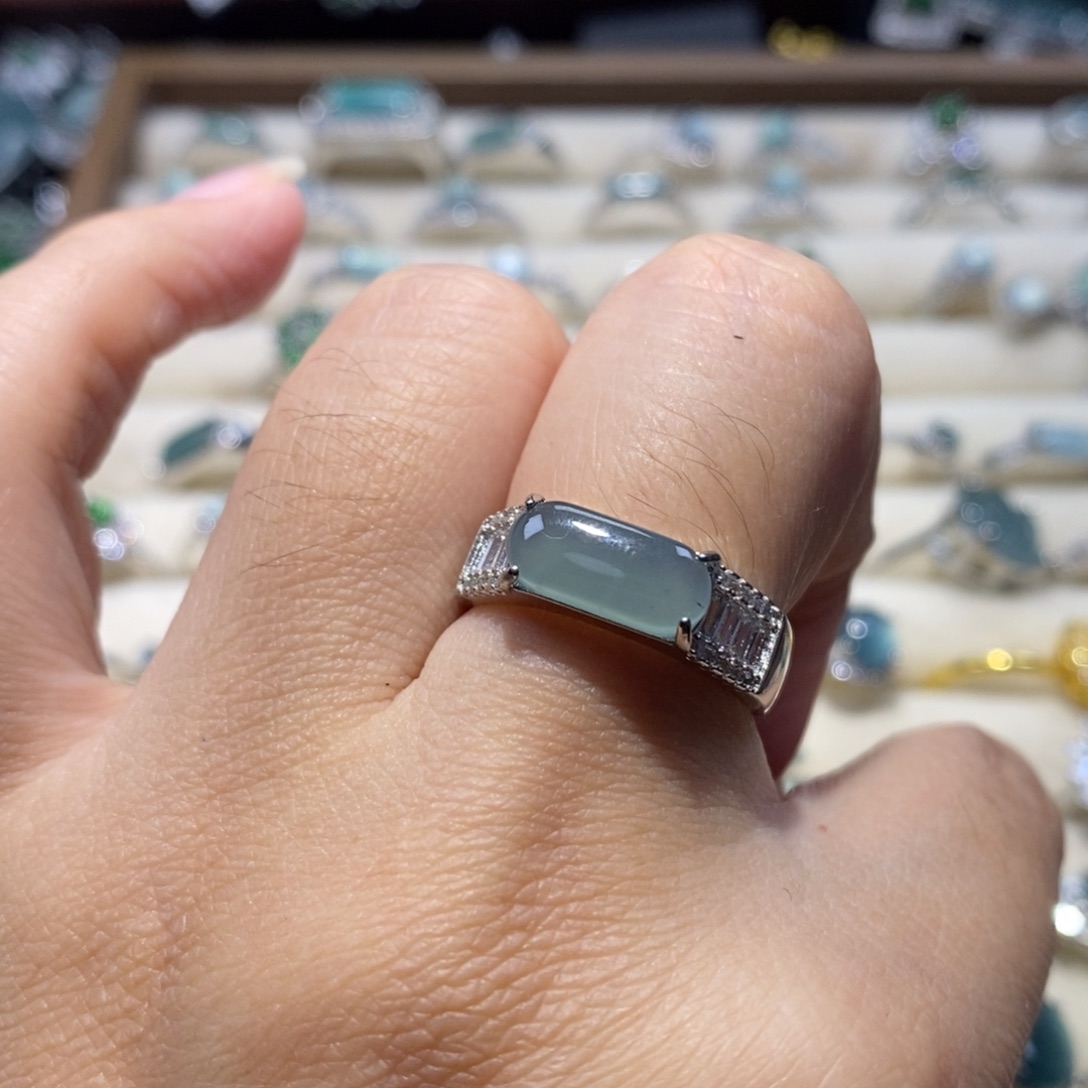 ****田翡翠未镶嵌颈饰翡翠