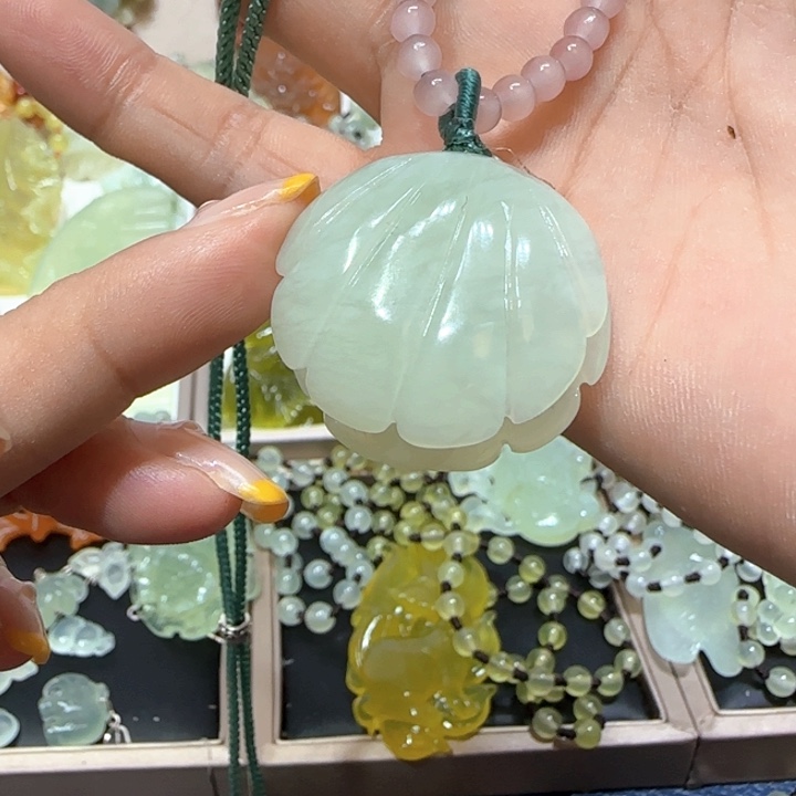 蛇纹石玉未镶嵌吊坠