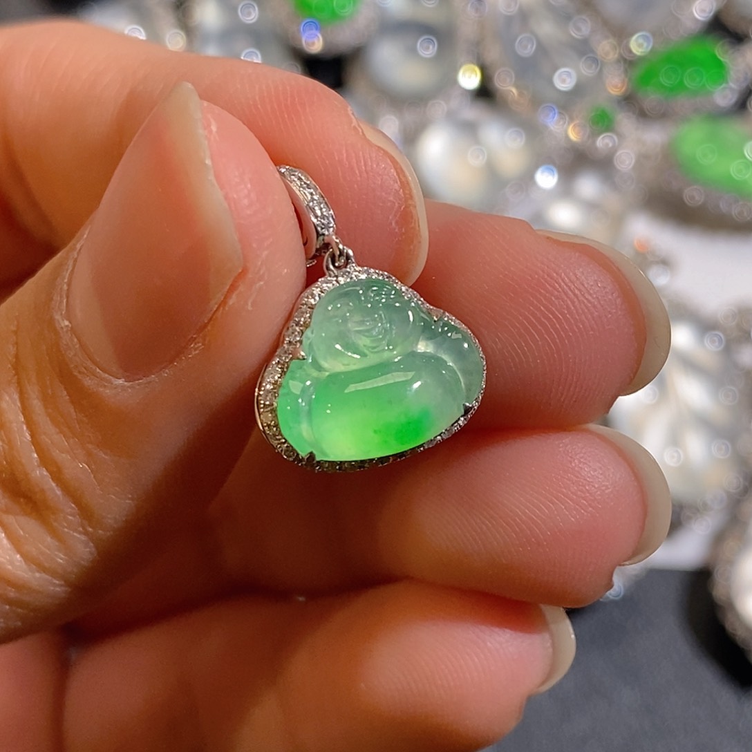 翡翠颈饰18K金镶嵌百搭扣 