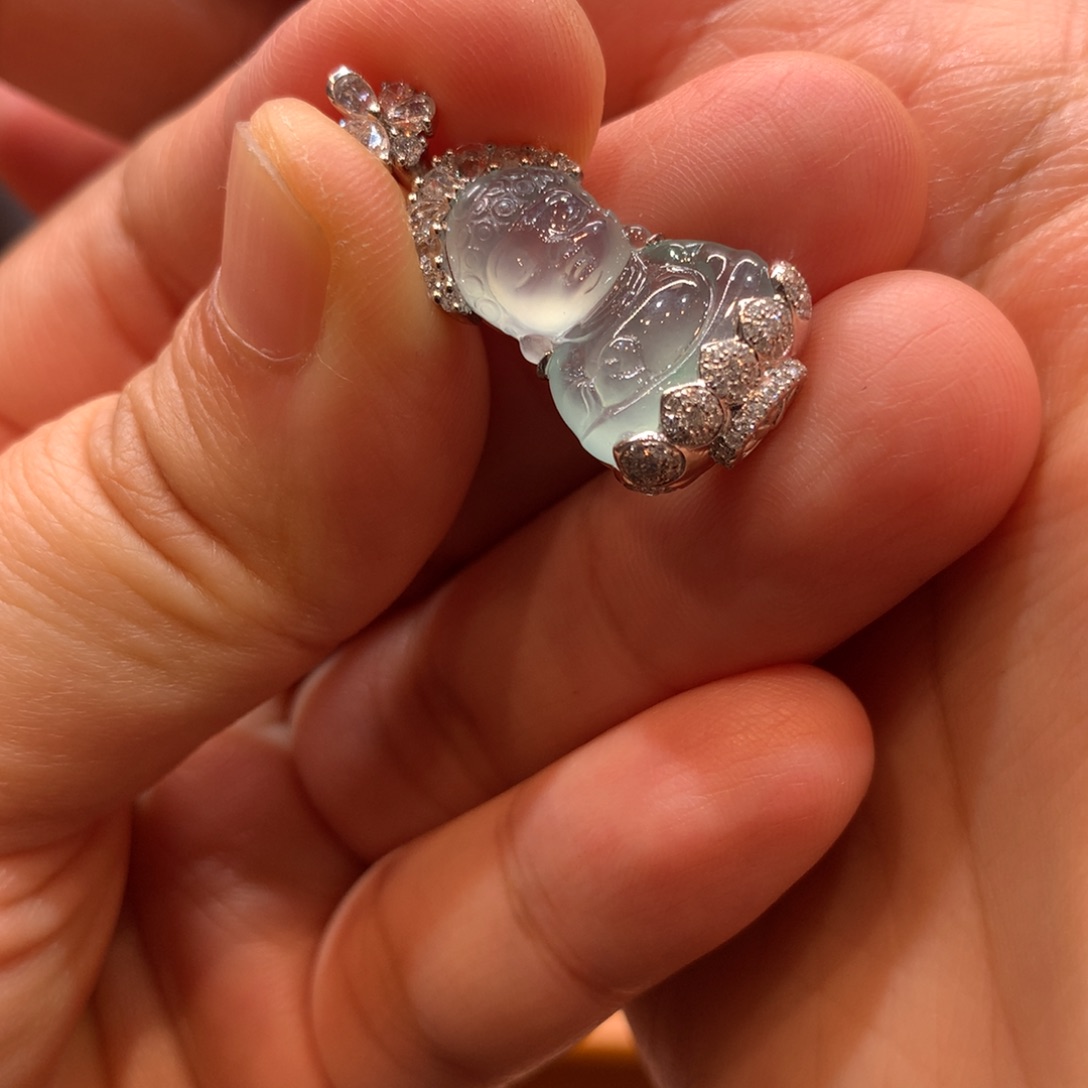 颈饰18K金镶嵌翡翠吊坠强推