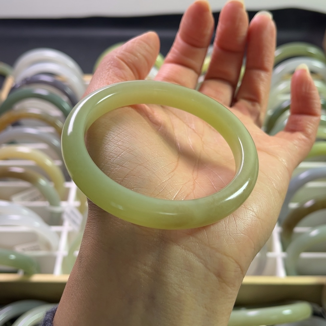 和田玉未镶嵌手镯58圈口