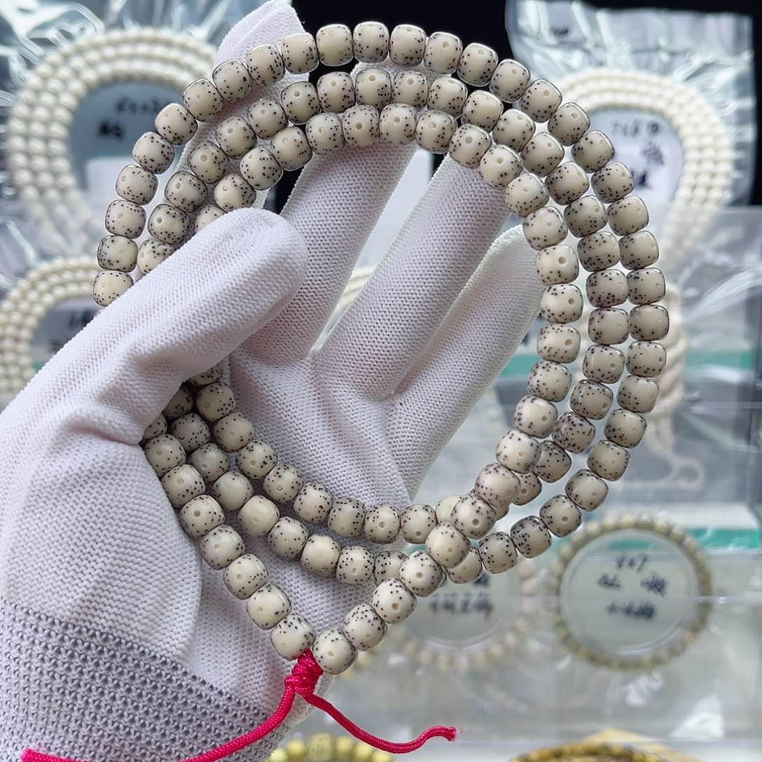 星月菩提吊坠石玉8*7通体糯冰