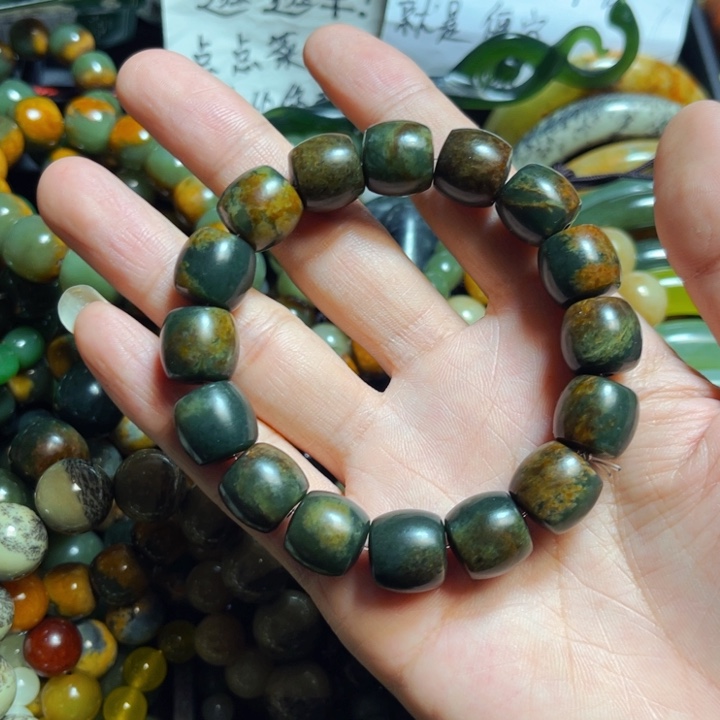 岫岩河磨玉（透闪石质玉）手链未镶嵌