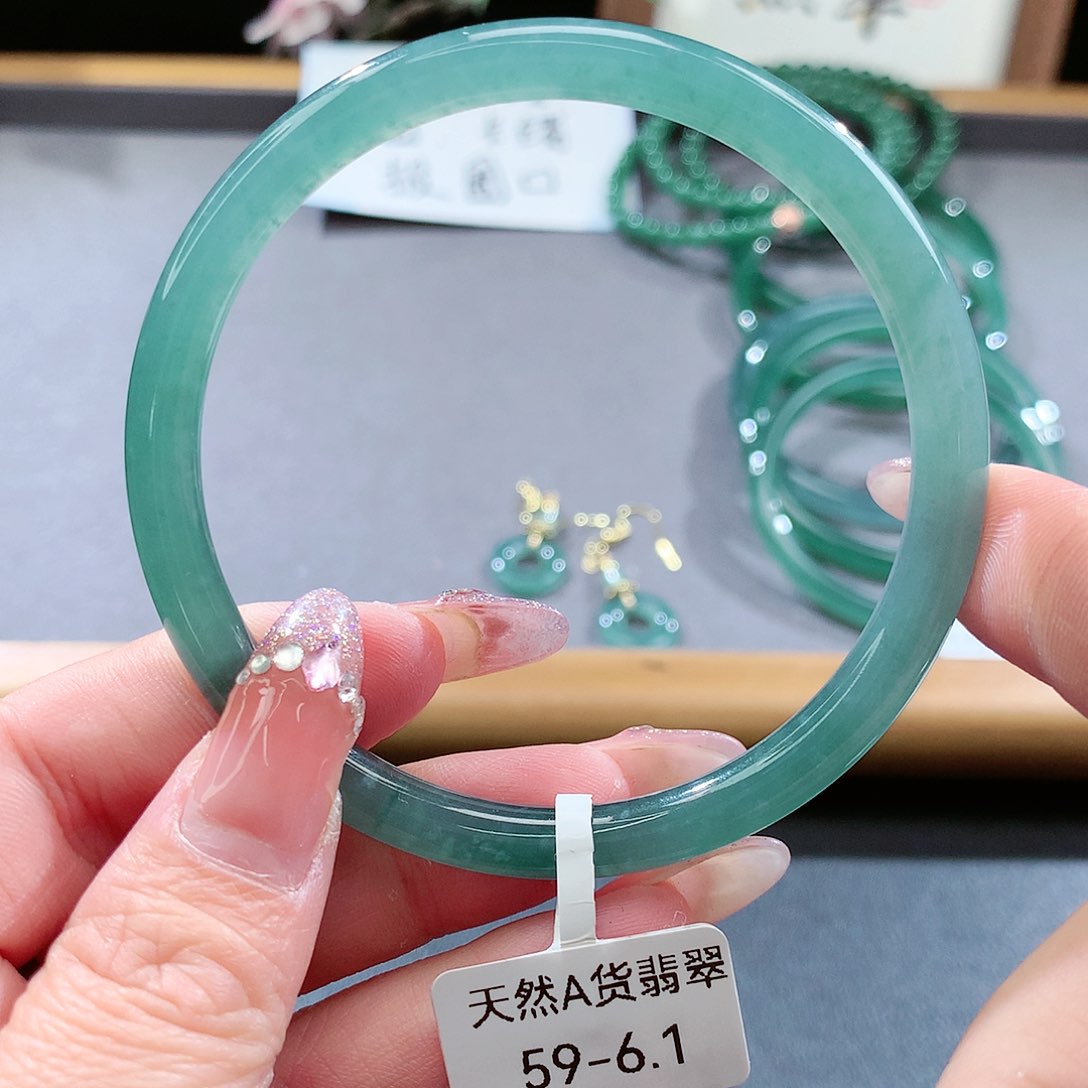 翡翠手镯（圆镯）未镶嵌