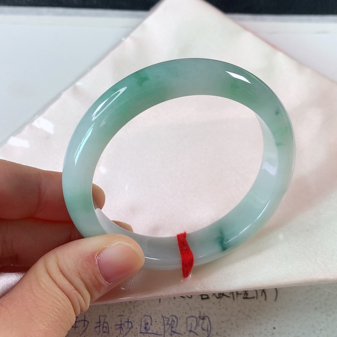 翡翠手镯未镶嵌 需包容表皮裂 ①③①