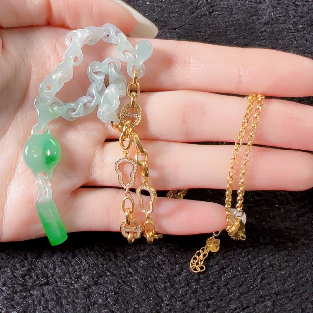 翡翠18K金镶嵌颈饰签收后24小时鉴赏期，过时不退