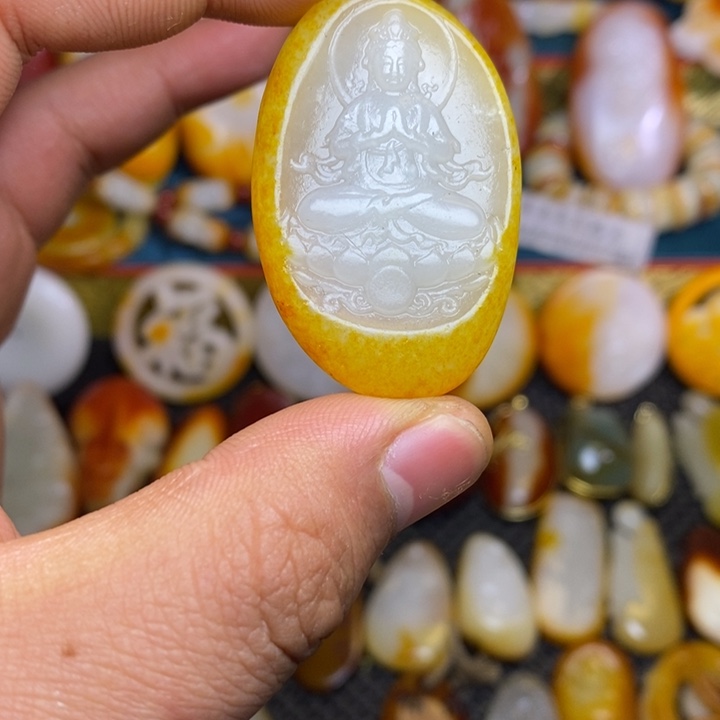 和田玉未镶嵌吊坠(赠链)