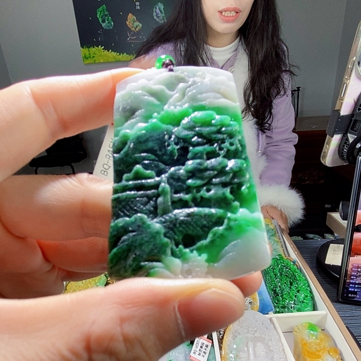 颈饰未镶嵌翡翠一