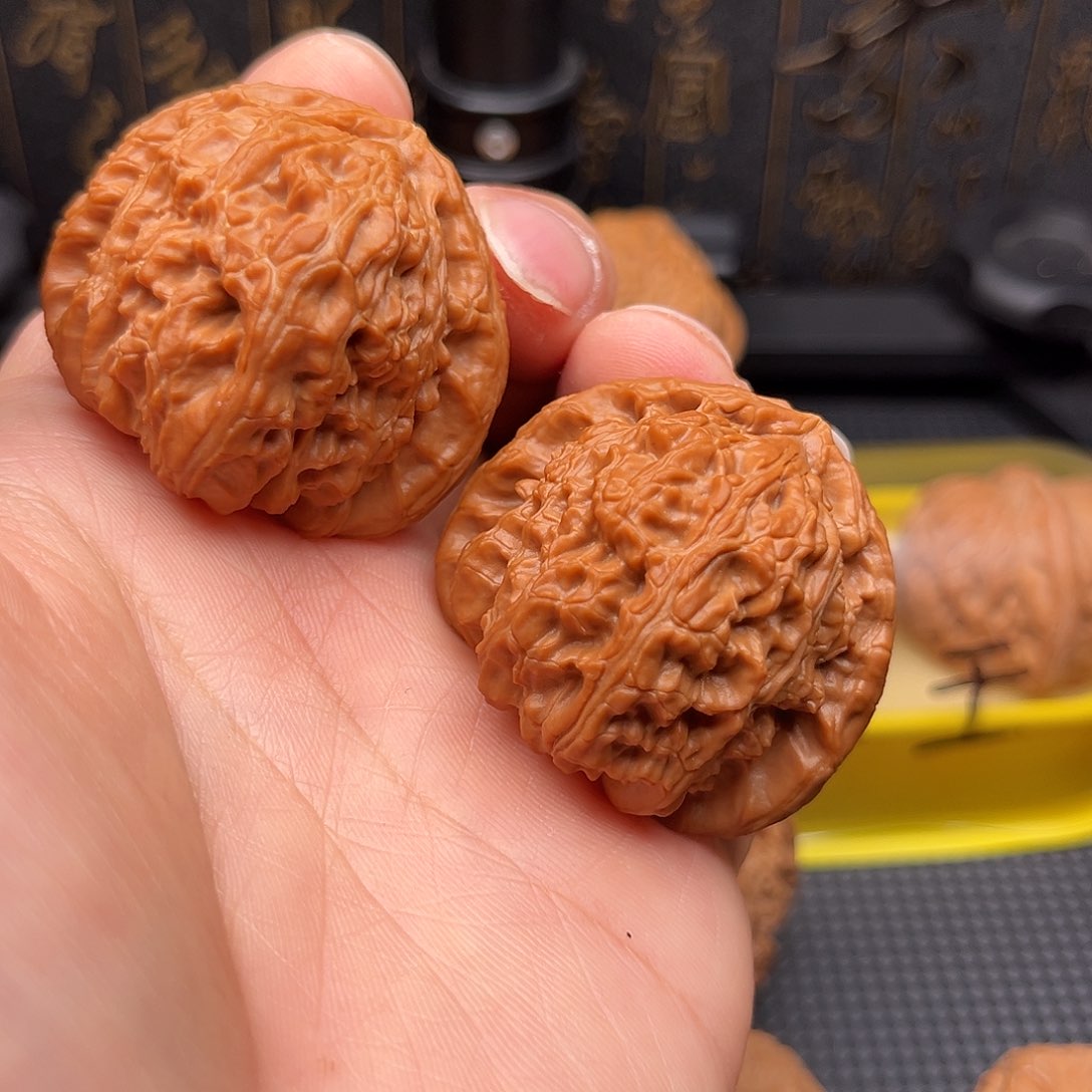 核桃得**?42全品手把件白狮子