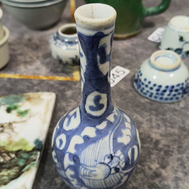 三点水中午青花云龙瓶
