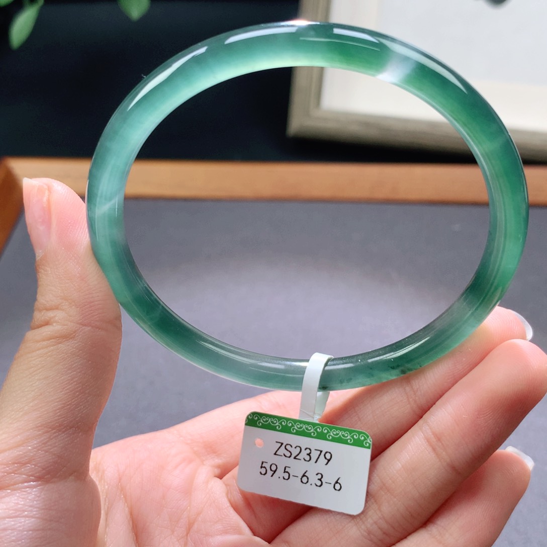 翡翠手镯未镶嵌天然翡翠手镯