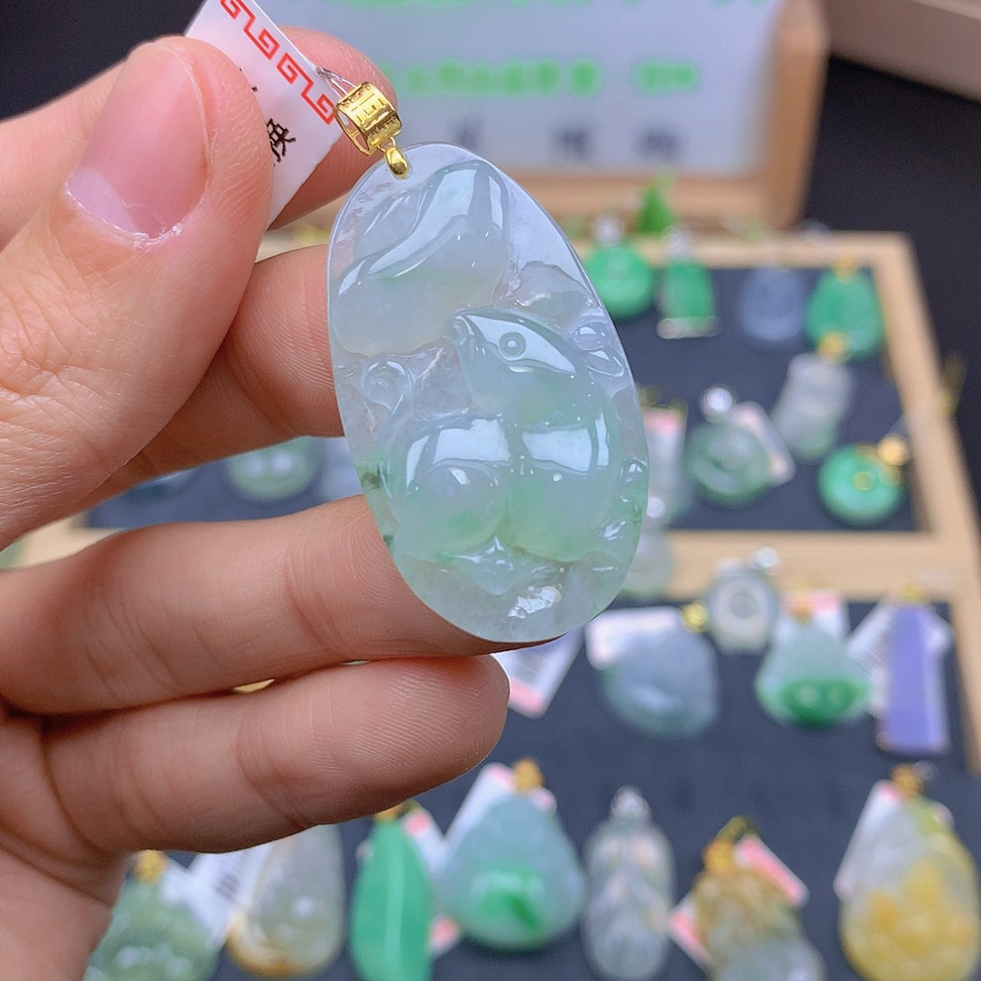 翡翠颈饰18K金镶嵌翡翠