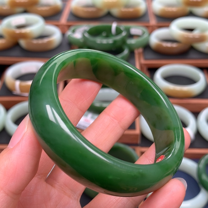 和田玉（碧玉）手镯未镶嵌半**'55