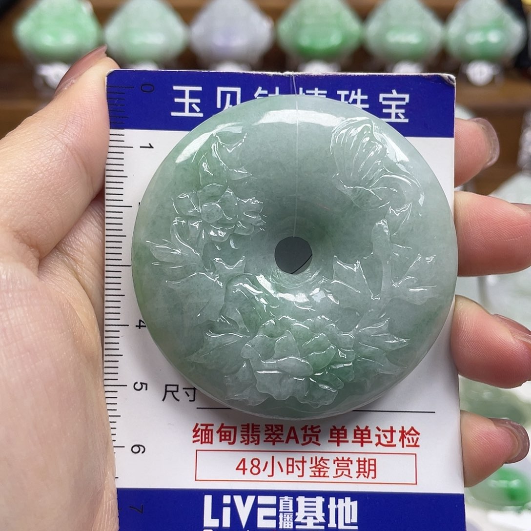 翡翠未镶嵌颈饰甜甜圈