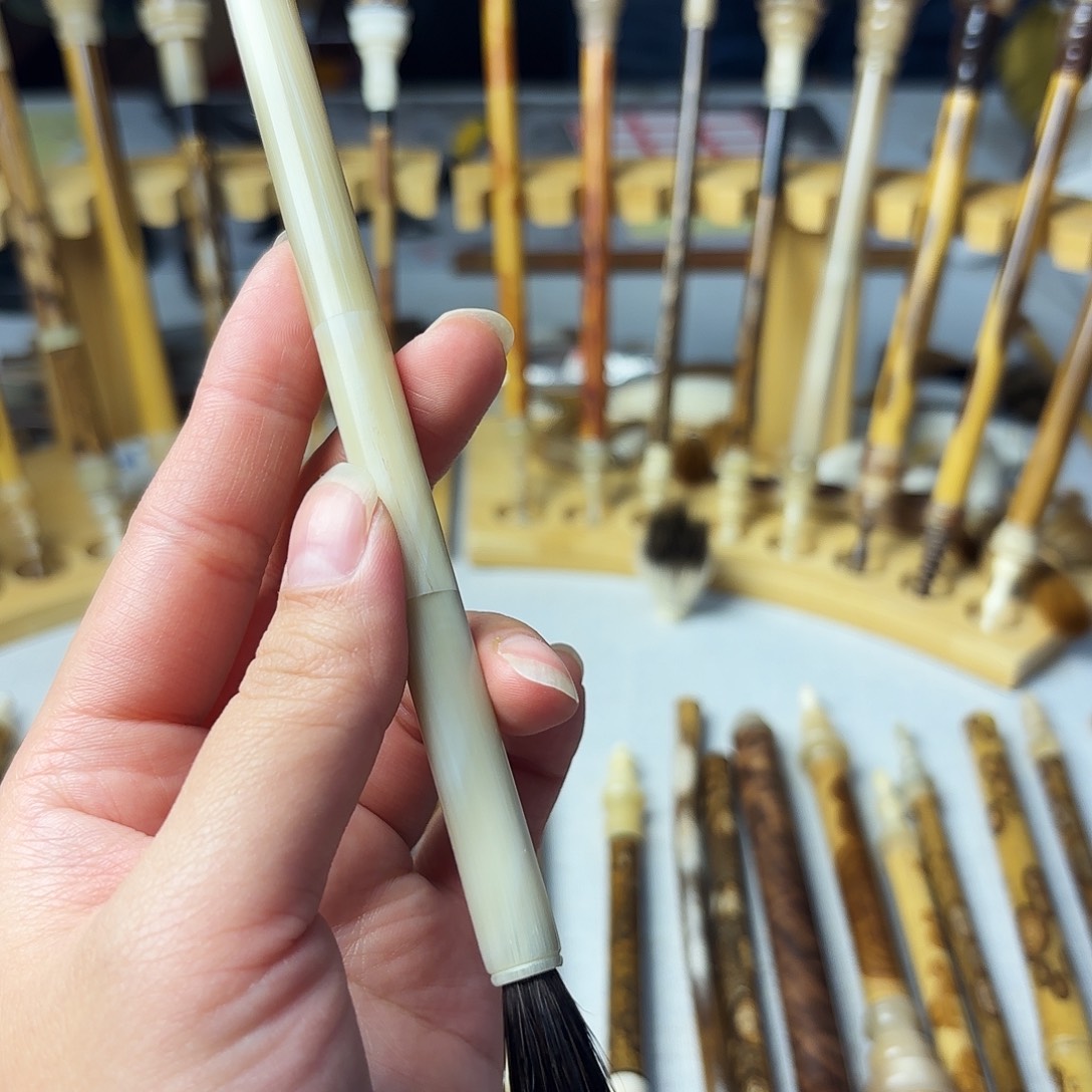 白牛角一花黑尖小楷