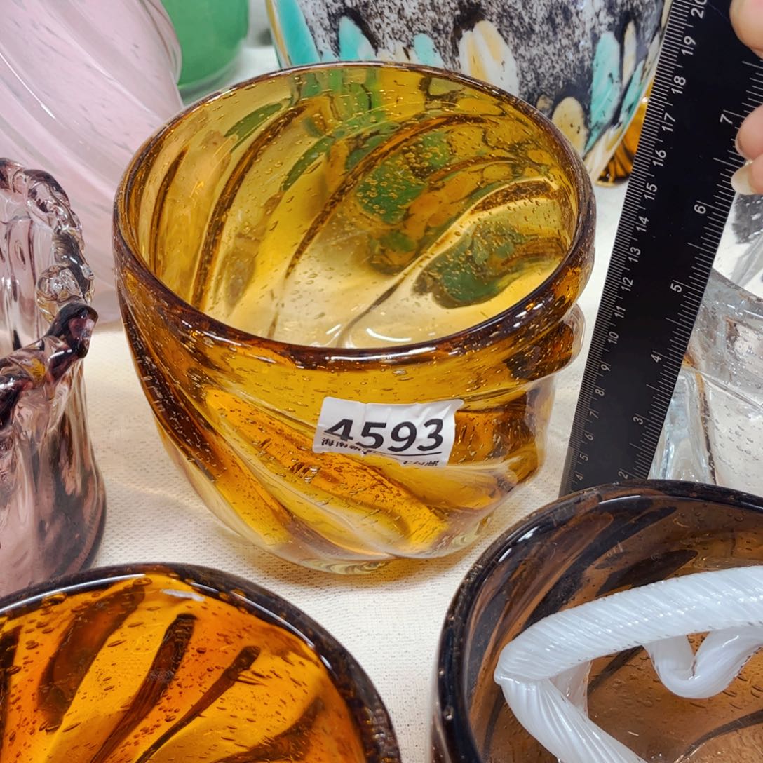 4593高13厘米，家悦琉璃花瓶摆件