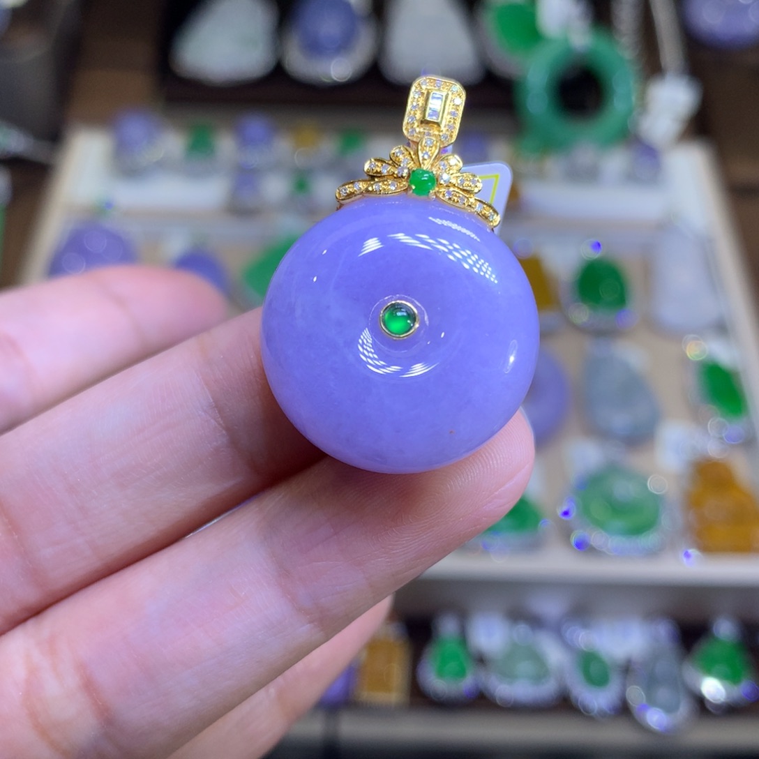 翡翠18K金镶嵌颈饰翡翠