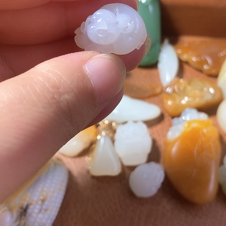 未镶嵌和田玉（糖玉）车挂