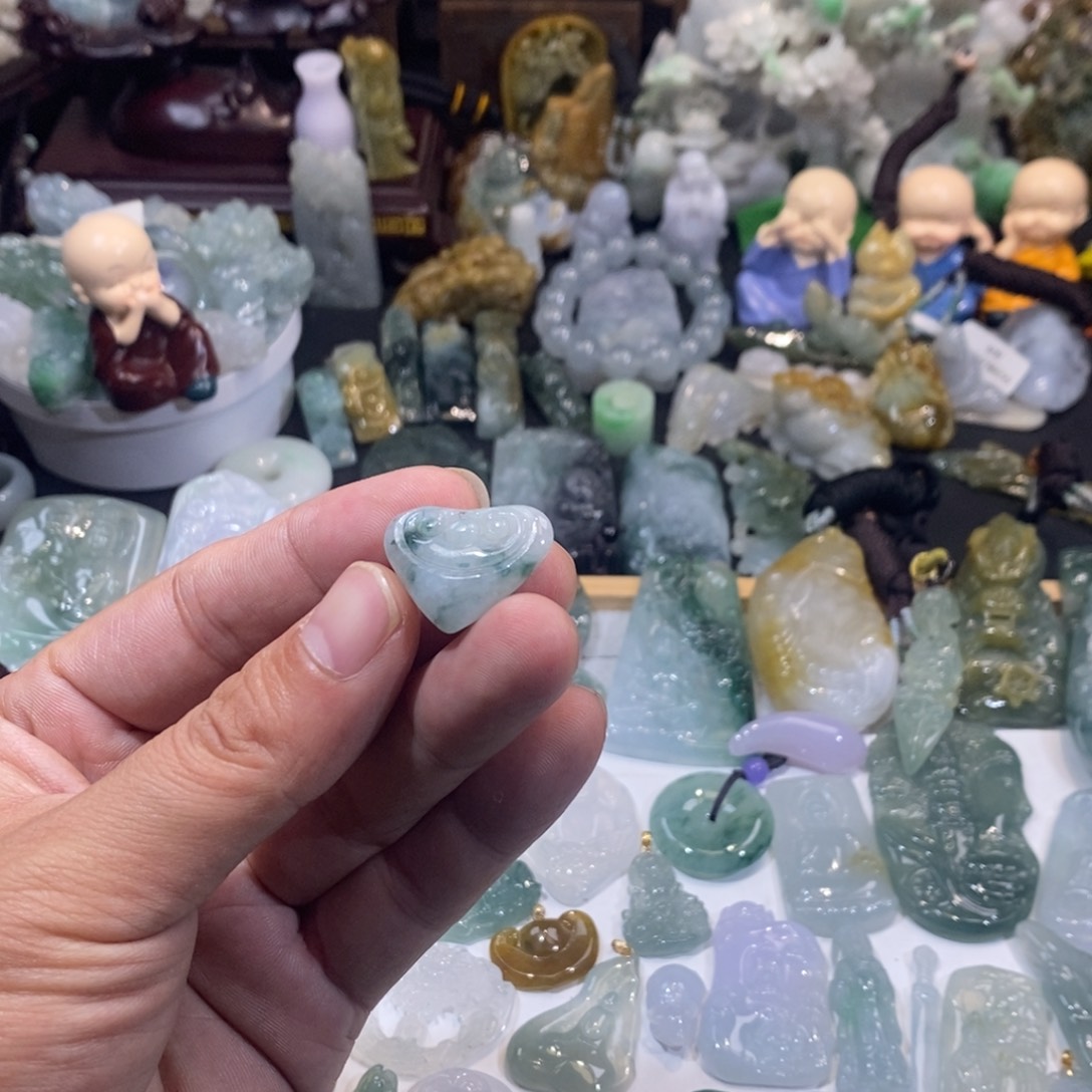 翡翠未镶嵌吊坠(不含链)桃心