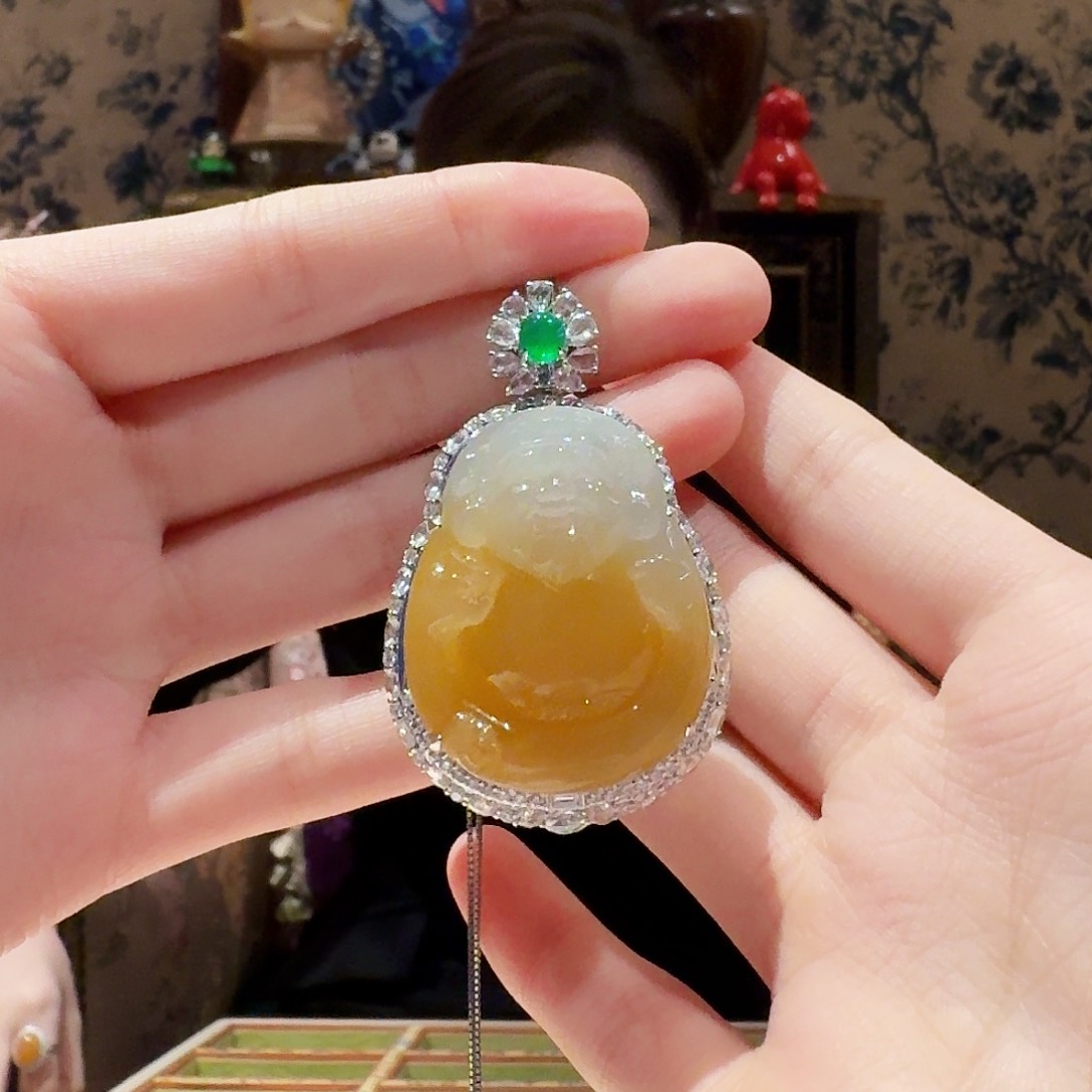 翡翠18K金镶嵌吊坠(赠链)