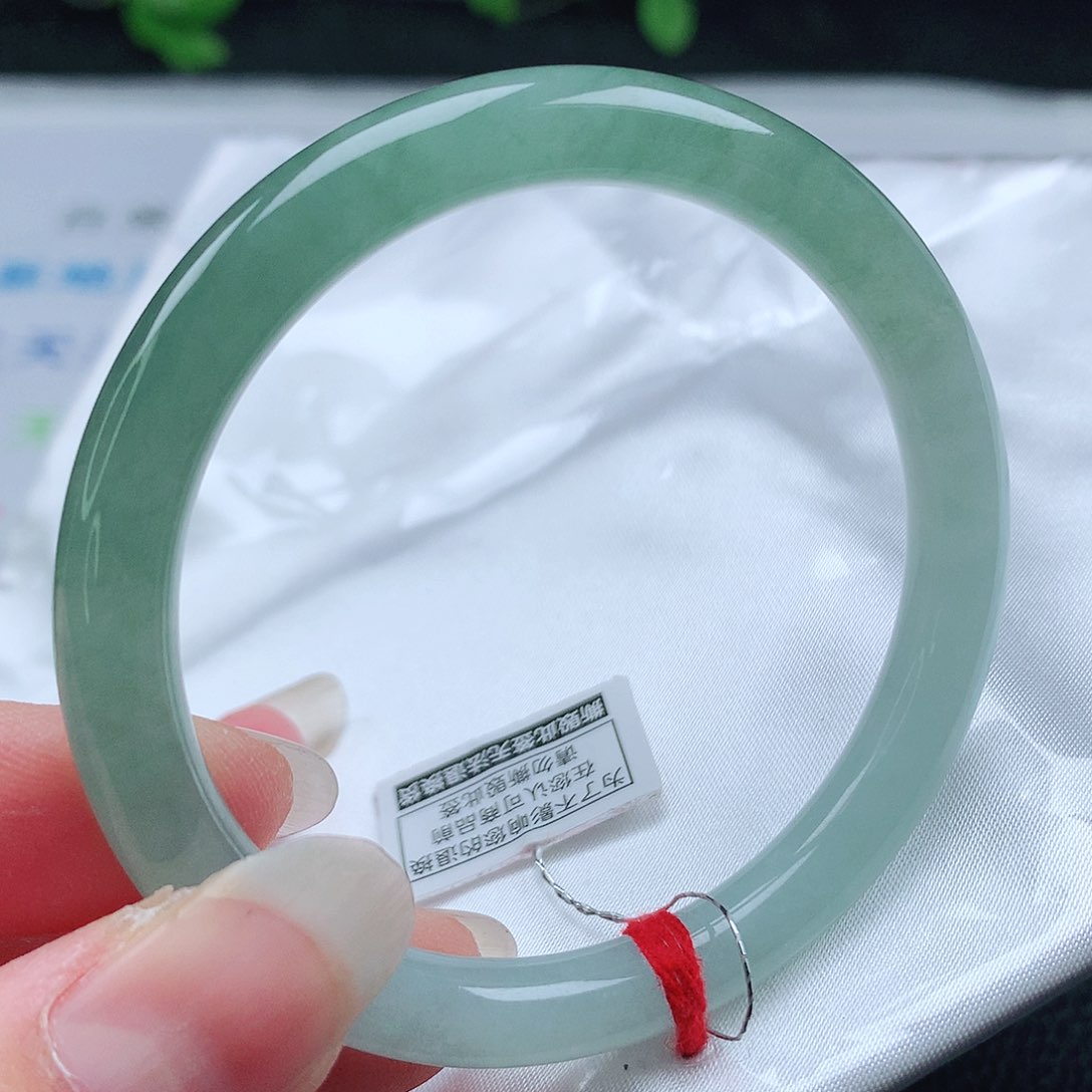 翡翠手镯未镶嵌53圆