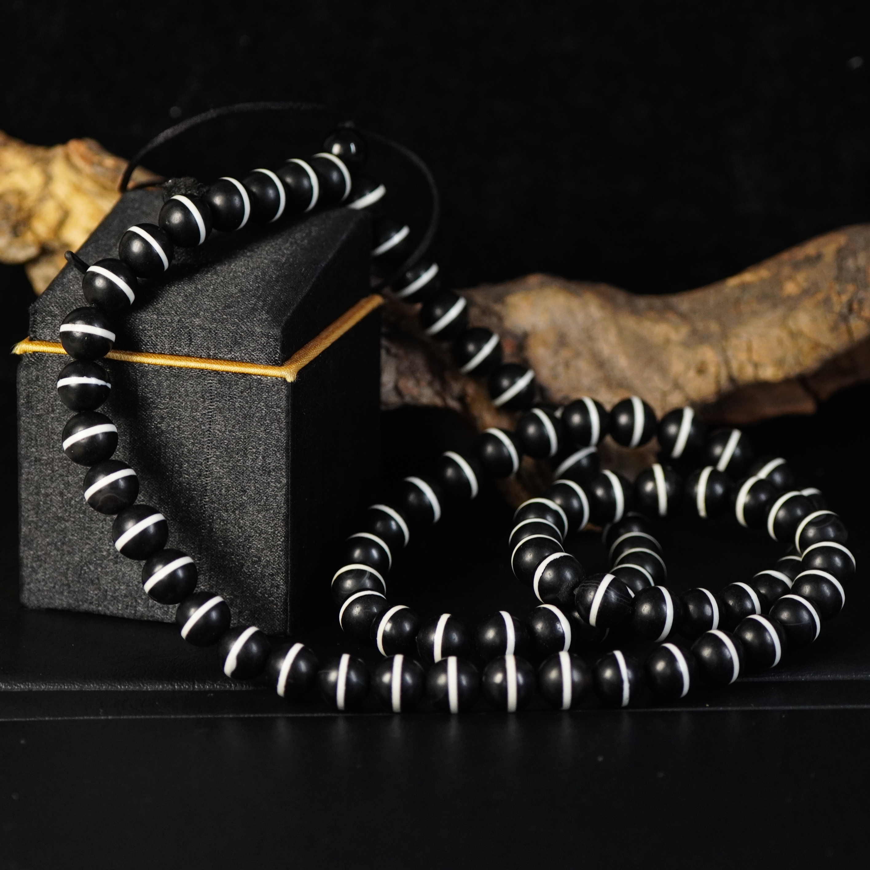 十九世纪镶蚀玛瑙念珠【文物宝库】FY251015057