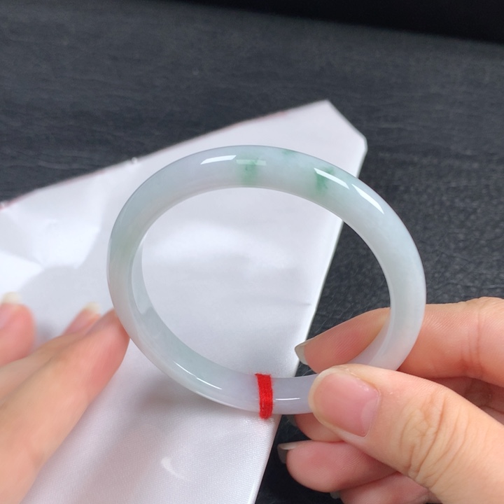 翡翠未镶嵌手镯。。