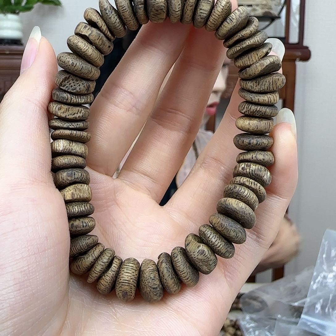 沉香手串随型树丁油绿棋