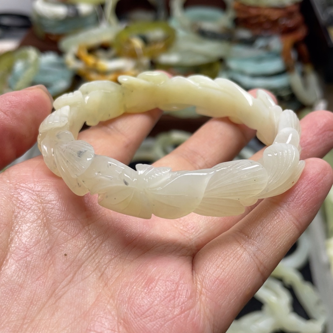 蛇纹石玉未镶嵌手镯