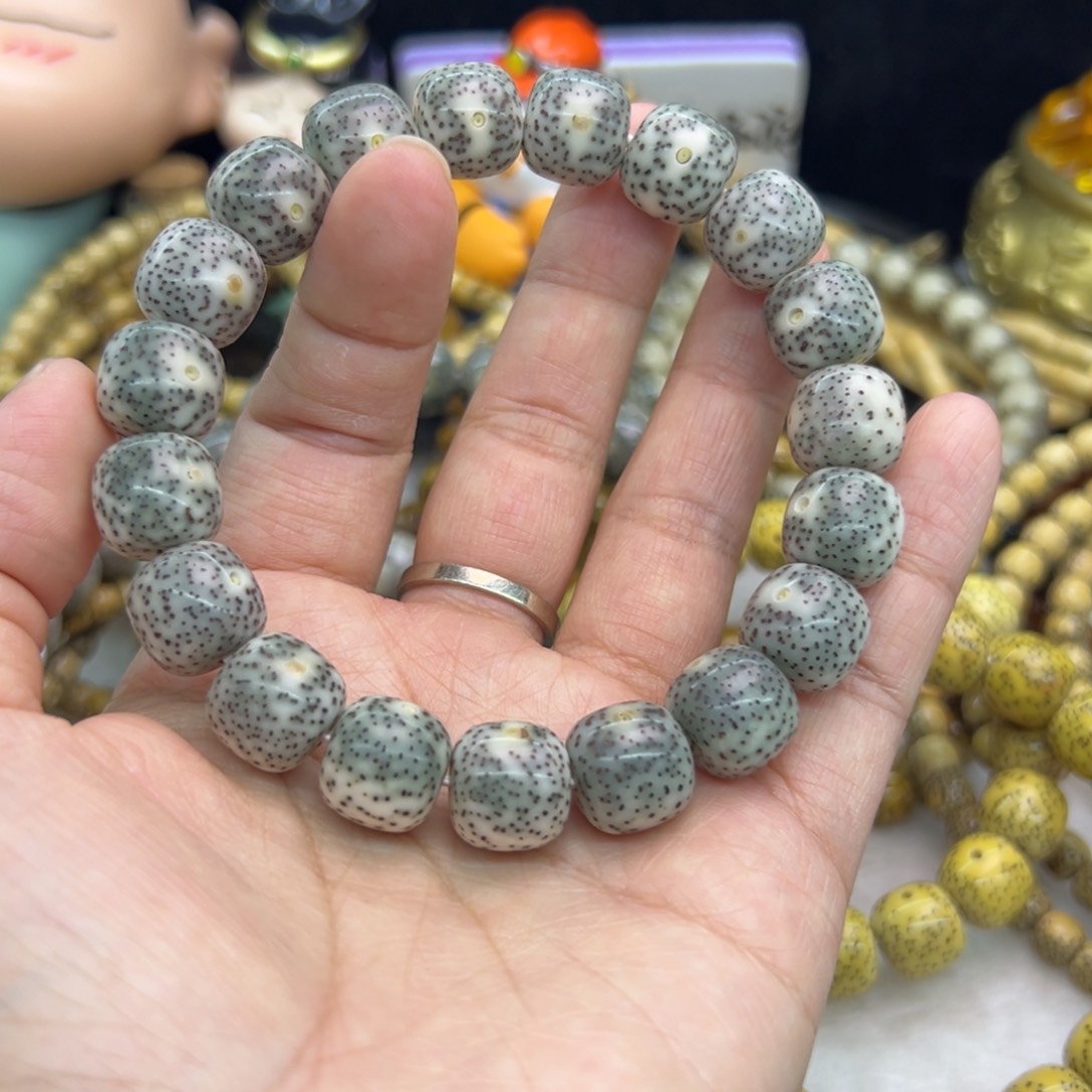 星月菩提吊坠住****王12/11石玉料     