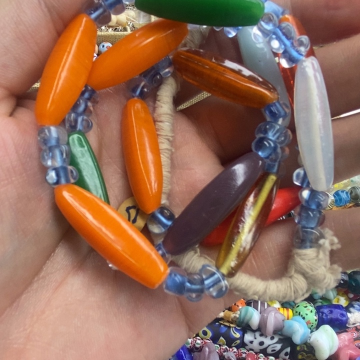 颈饰琉璃尼泊尔梭子 