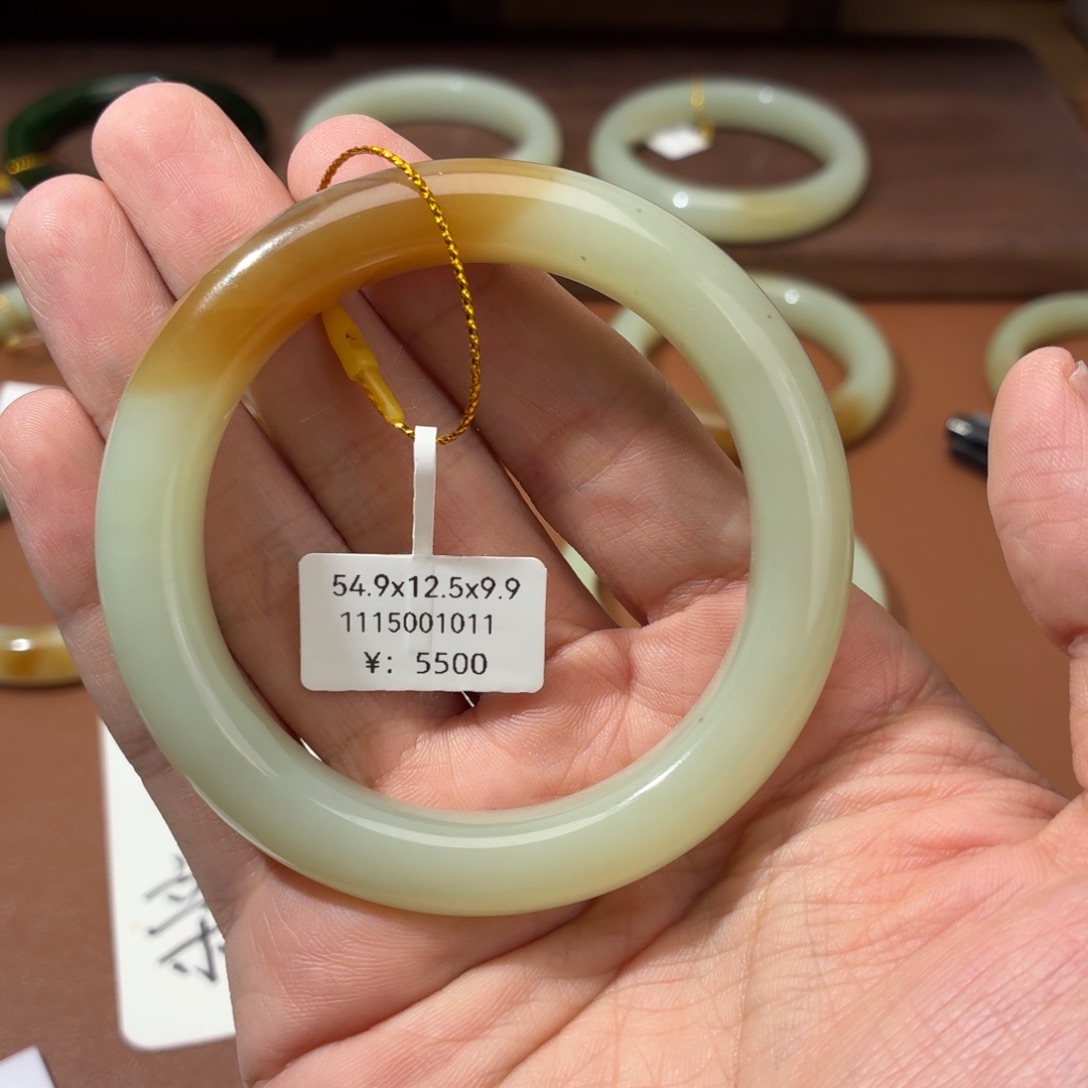 和田玉（糖玉）未镶嵌手镯