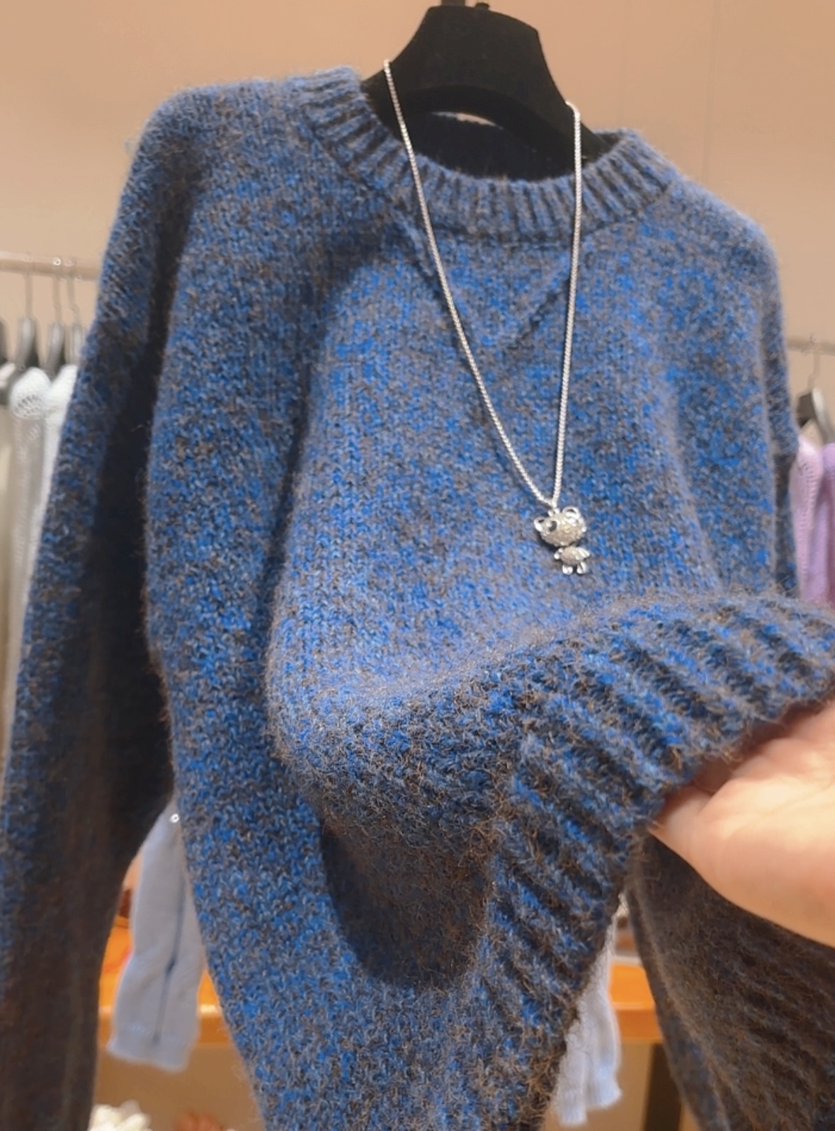 秋冬新款针织宽松型显白厚款毛针织衫时尚女装精致套头
