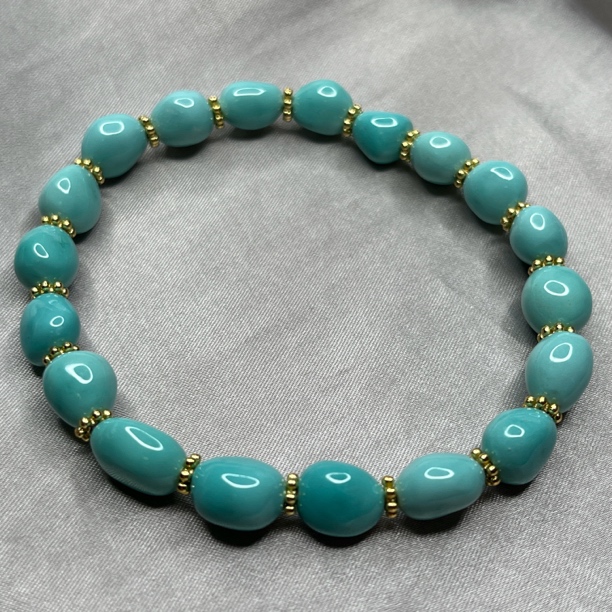 绿松随形单圈，直径8mm左右，重15.4克