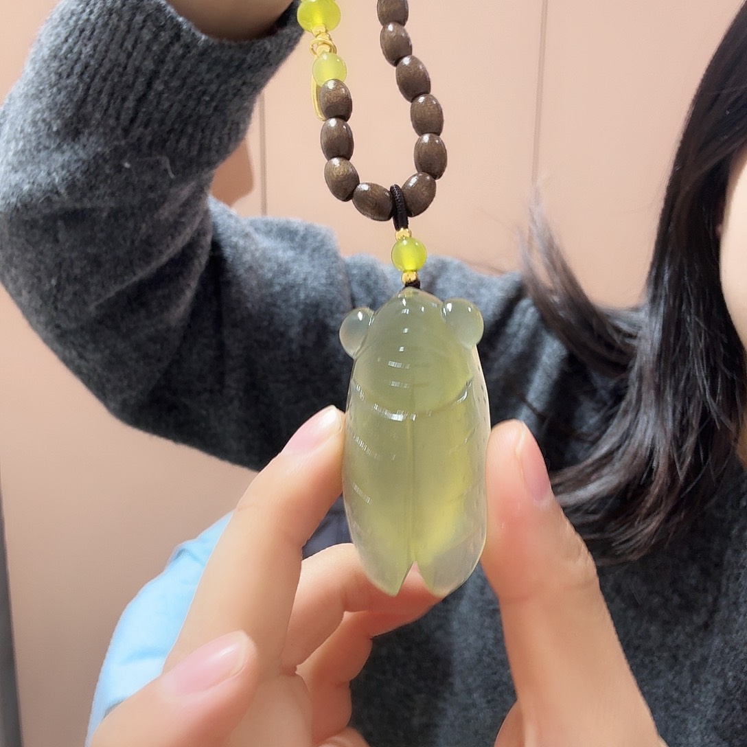 蛇纹石玉未镶嵌颈饰