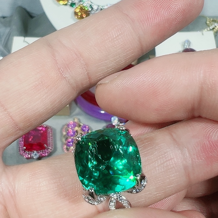 红宝石颈饰未镶嵌