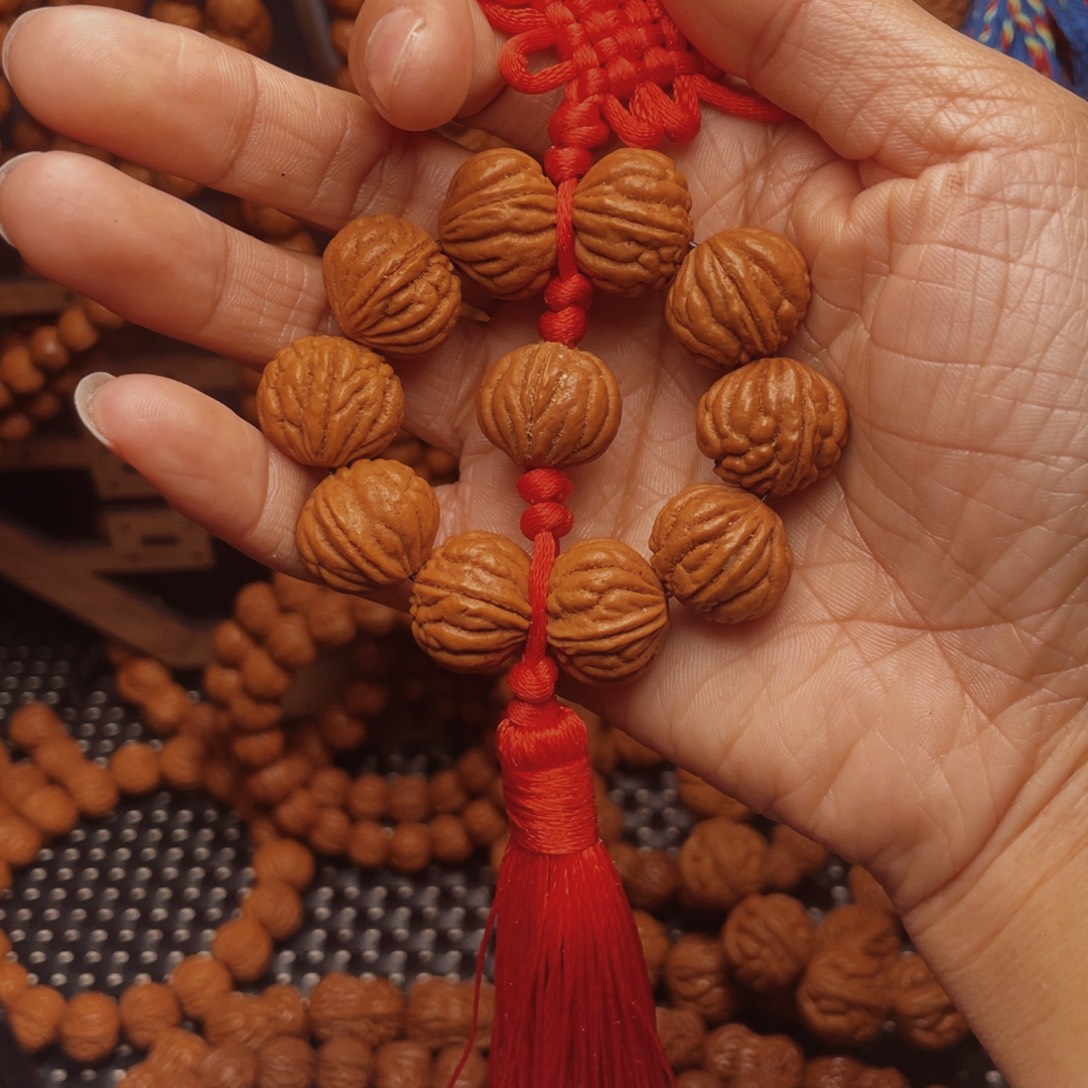 木质类龙纹桃枭挂件