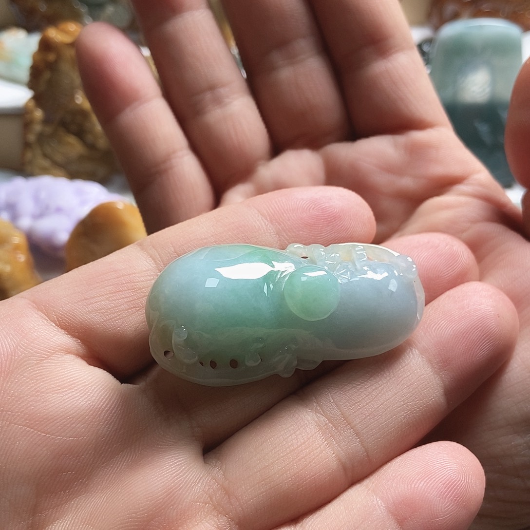 翡翠未镶嵌手镯紫加绿双龙戏珠