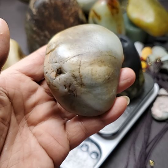 和田玉未镶嵌把件