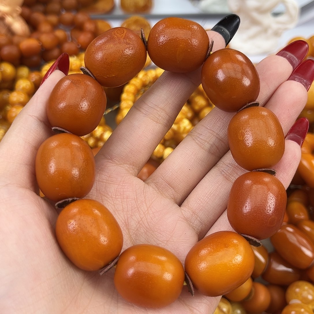 琥珀颈饰未镶嵌大****?蜜蜡