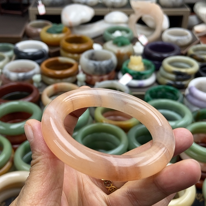 【闪购商品】石英质玉手镯未镶嵌