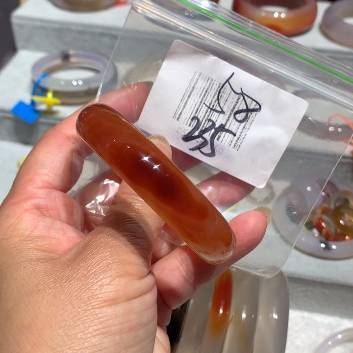 玛瑙/玉髓手镯未镶嵌58