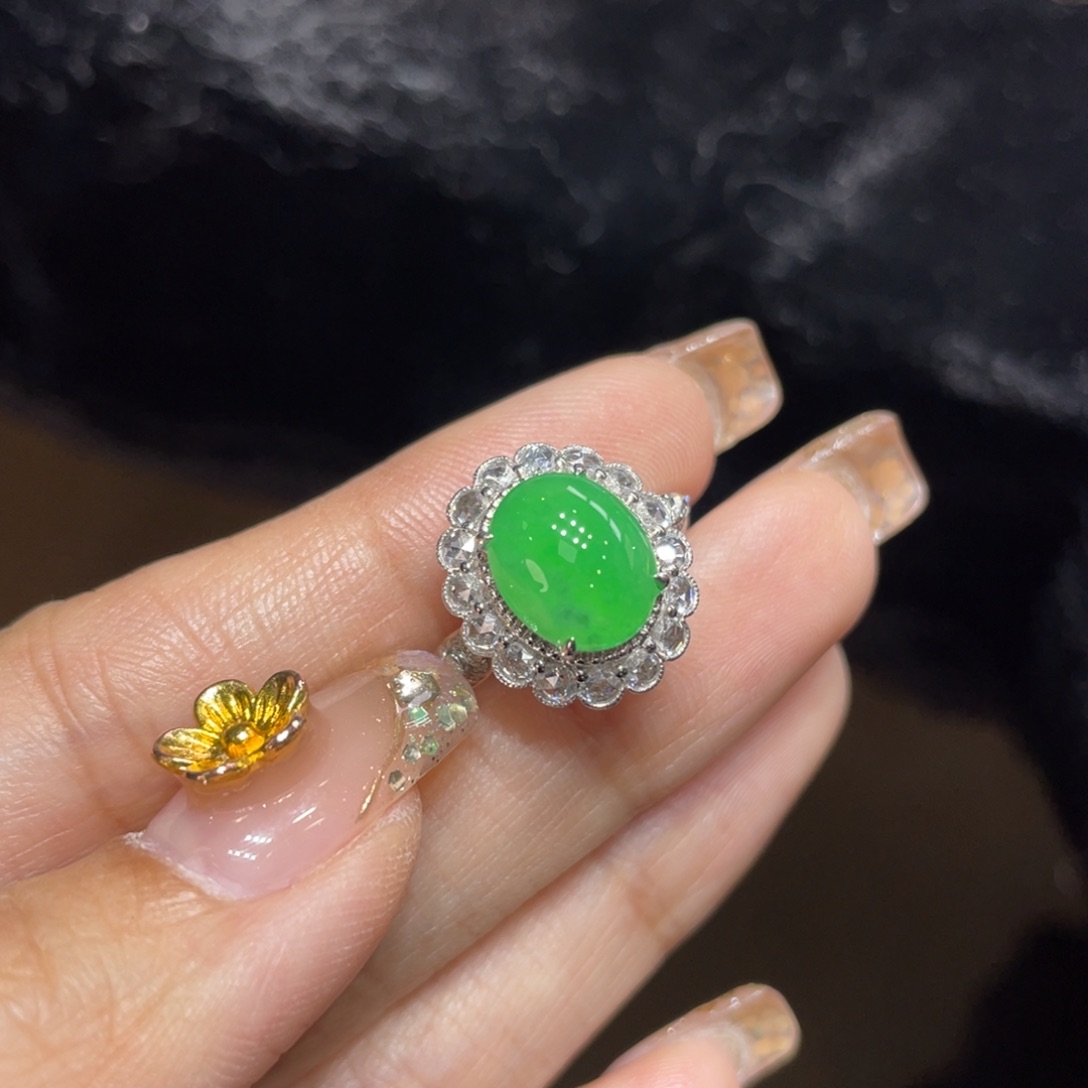 翡翠颈饰18K金镶嵌天然缅甸翡翠