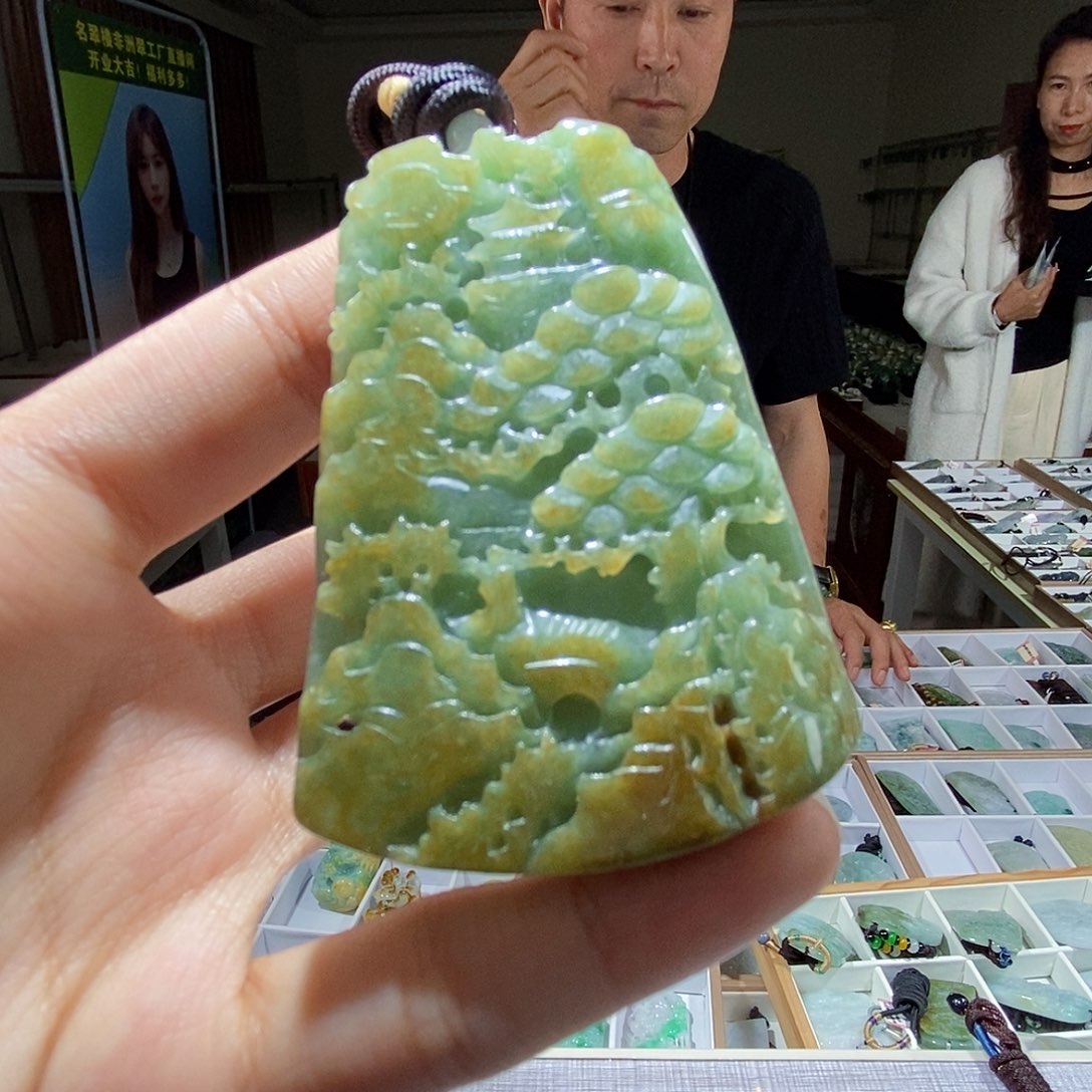 翡翠未镶嵌颈饰翡翠