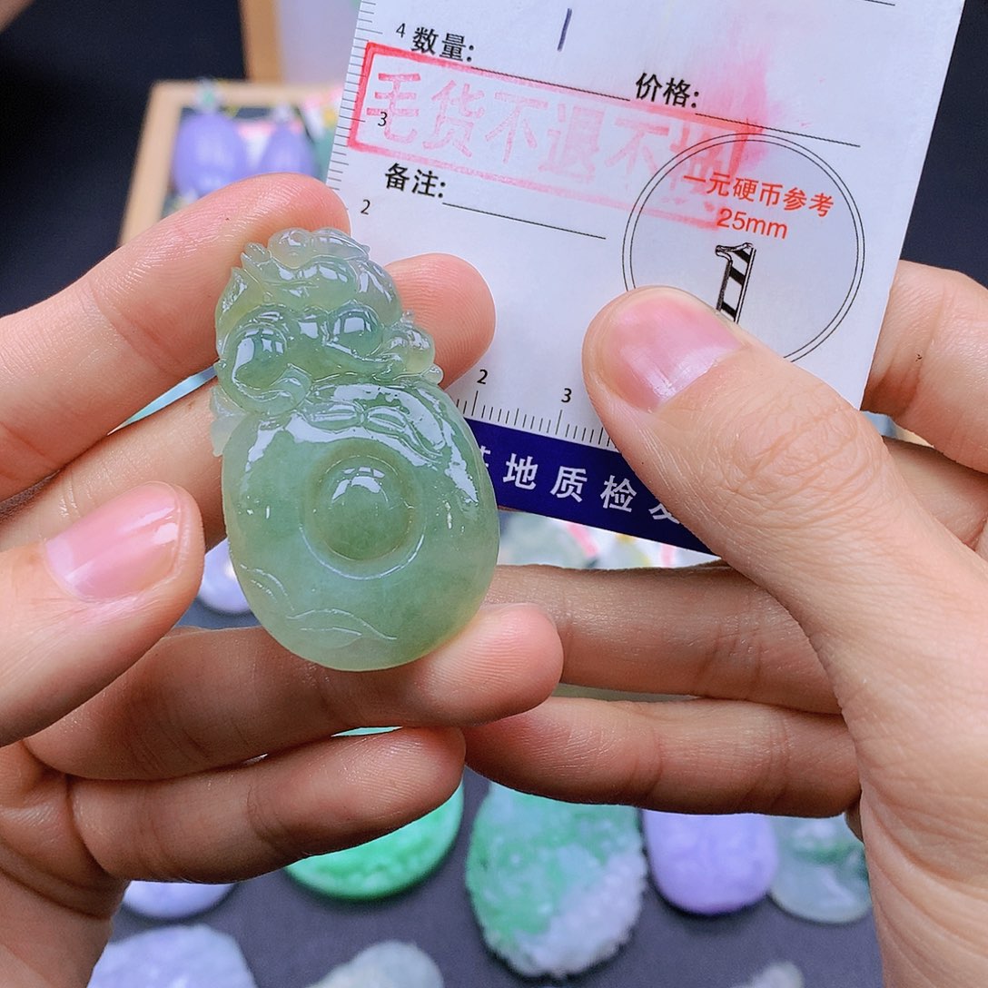 翡翠未镶嵌颈饰翡翠