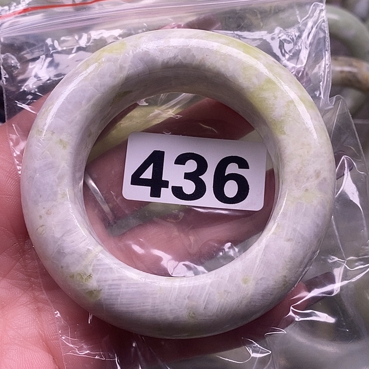 小***碧蛇纹石玉未镶嵌手镯