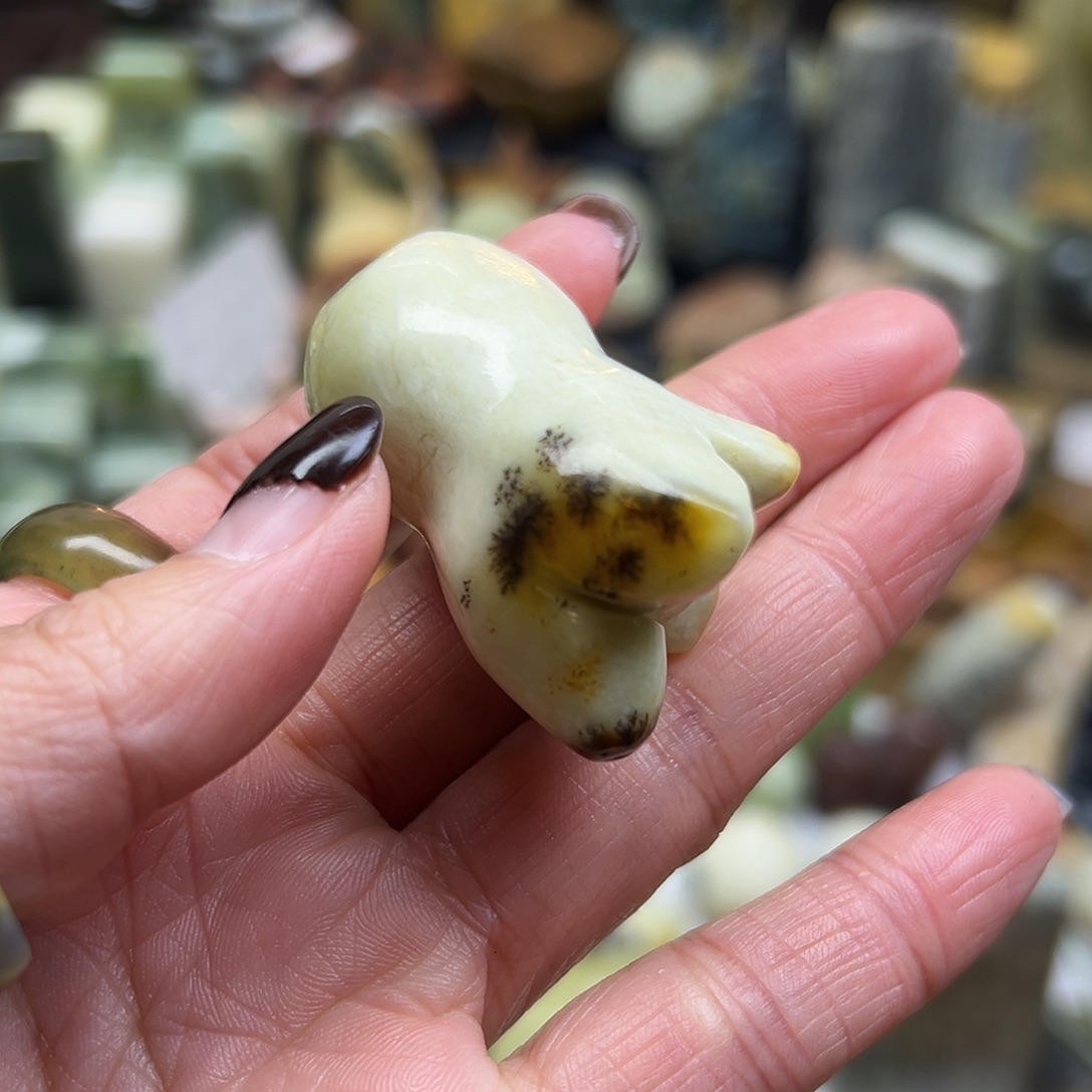 岫玉未镶嵌颈饰花玉猪蹄